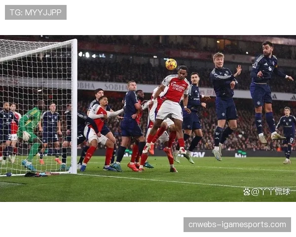 战术复盘：剖析阿森纳是如何用三后卫体系锁死曼联进攻的